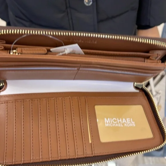 Michael Kors Jet Set Travel Large Signature Logo and Metallic Continental Wallet - Picture 10 of 16